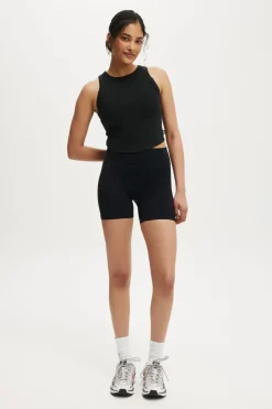 Active Rib Curved Hem Tank