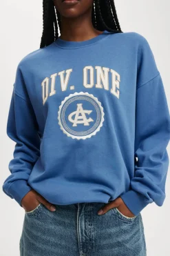 Classic Fleece Graphic Crew Sweatshirt