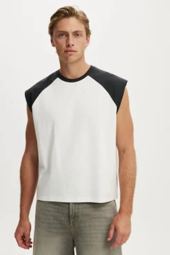 Cropped Fit Muscle