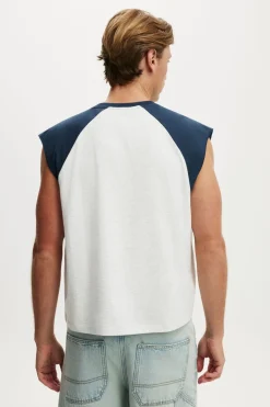 Cropped Fit Muscle