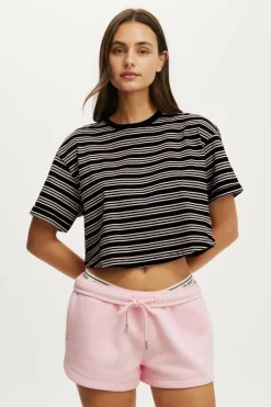 Cropped Graphic Active Tee