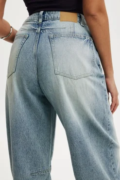 Curvy Barrel Jean
