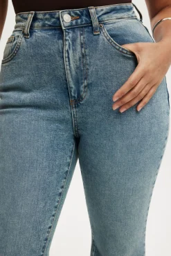 Curvy Flare Jean