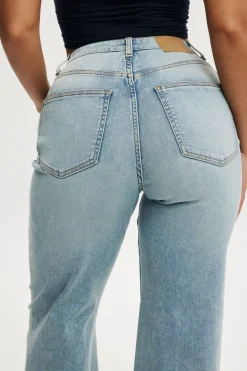 Curvy Stretch Wide Jean