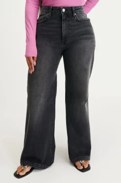 Curvy Stretch Wide Jean