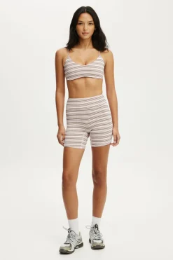 Ultra Soft Scoop V Crop